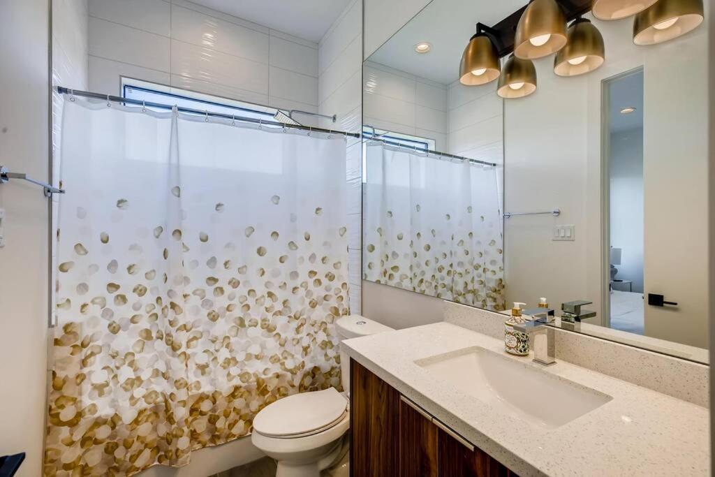 4 Story Home Mins To Downtown Houston With City Views Dış mekan fotoğraf