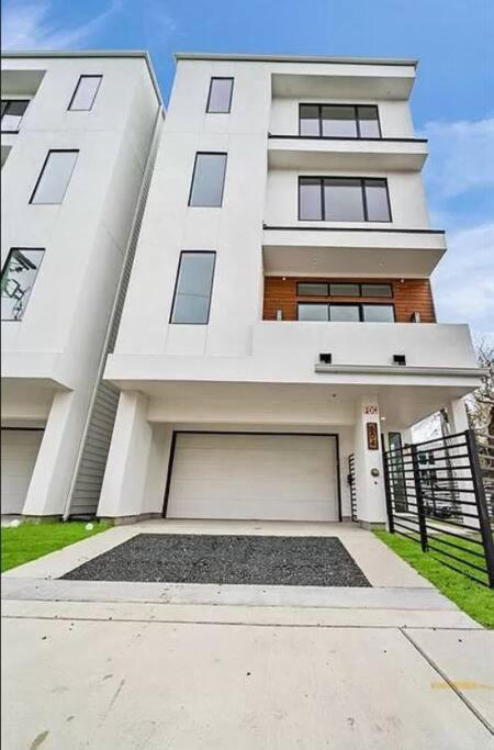 4 Story Home Mins To Downtown Houston With City Views Dış mekan fotoğraf