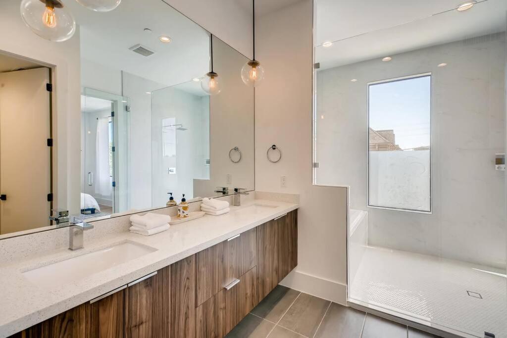 4 Story Home Mins To Downtown Houston With City Views Dış mekan fotoğraf