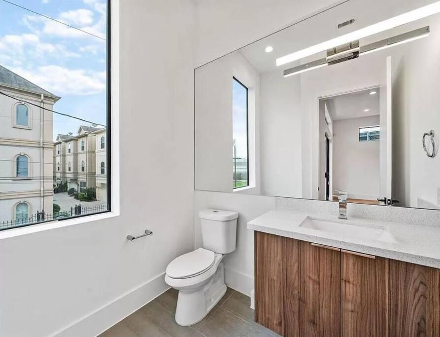 4 Story Home Mins To Downtown Houston With City Views Dış mekan fotoğraf