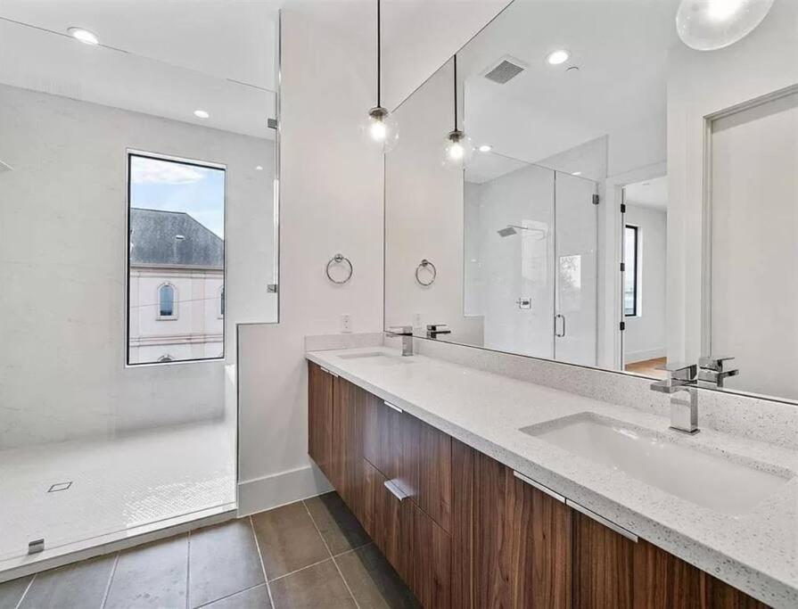4 Story Home Mins To Downtown Houston With City Views Dış mekan fotoğraf