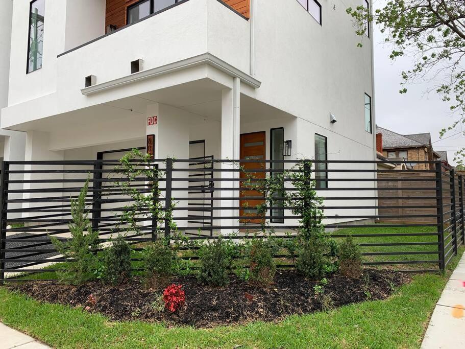 4 Story Home Mins To Downtown Houston With City Views Dış mekan fotoğraf